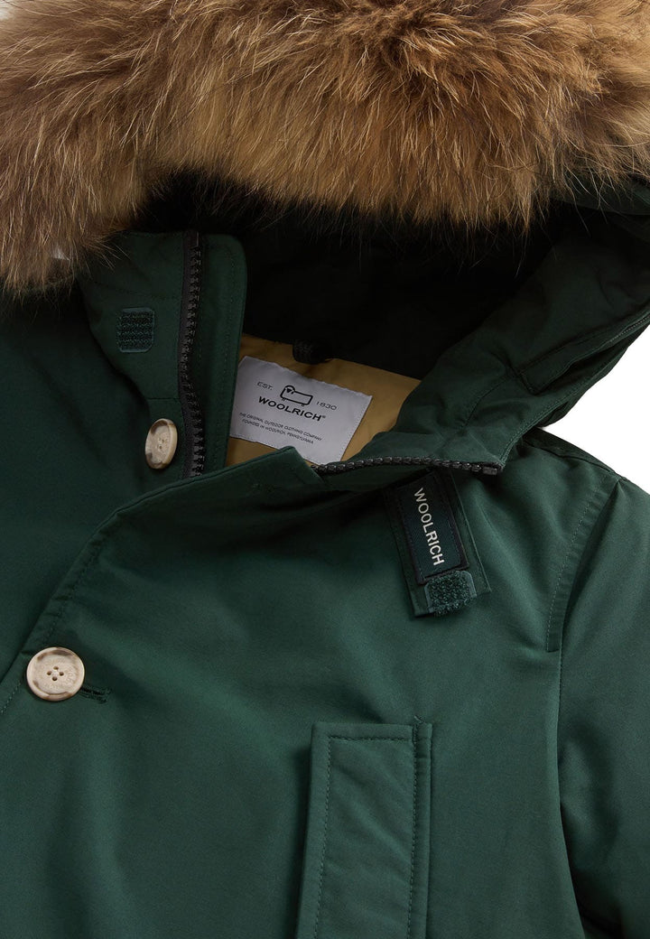 Giubbino bambino Woolrich kids Arctic Detachable Fur Parka verde agrifoglio scuro in tessuto Ramar