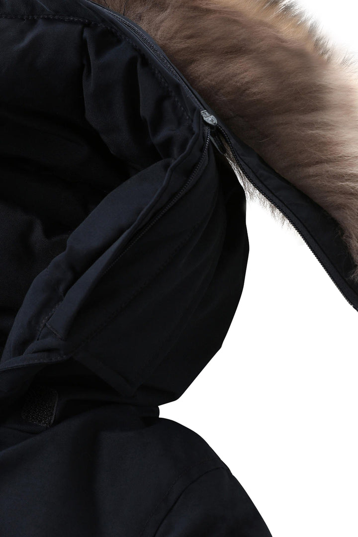 Giubbino bambina Woolrich kids Arctic Raccoon Parka blu in tessuto Ramar Cloth