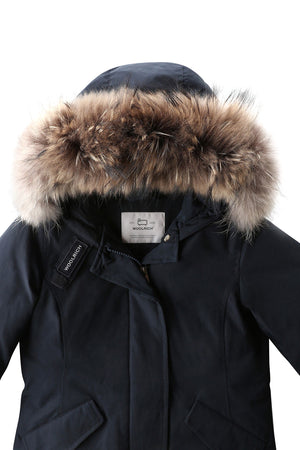 Giubbino bambina Woolrich kids Luxury Arctic Raccoon Parka blu in tessuto Urban Touch